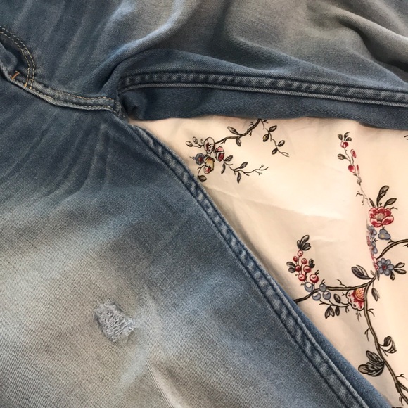 Hollister Light Wash Jegging - Picture 3 of 3